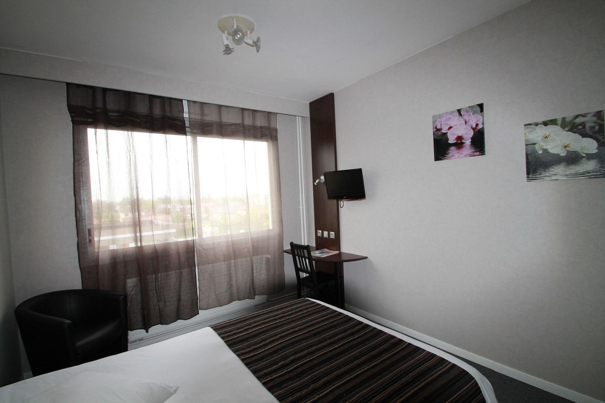Adonis Lyon Est Hôtel Artys Saint-Priest-en-Jarez Exterior foto