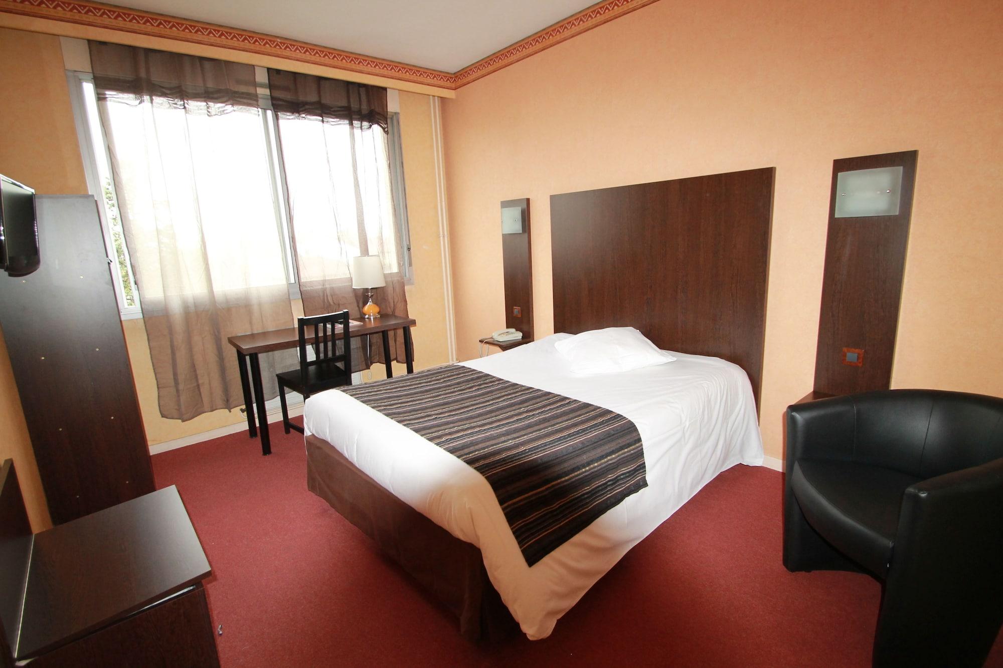 Adonis Lyon Est Hôtel Artys Saint-Priest-en-Jarez Exterior foto