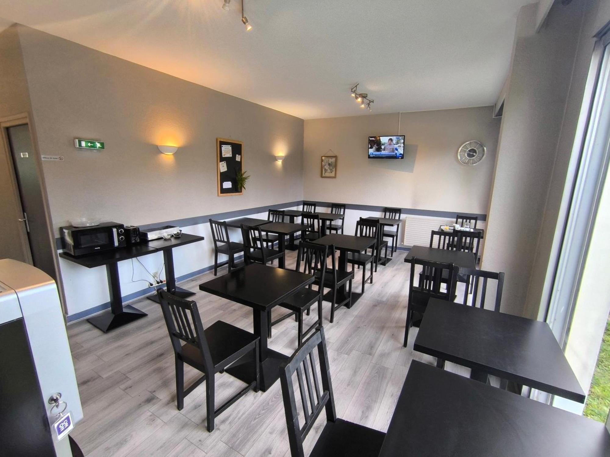 Adonis Lyon Est Hôtel Artys Saint-Priest-en-Jarez Exterior foto