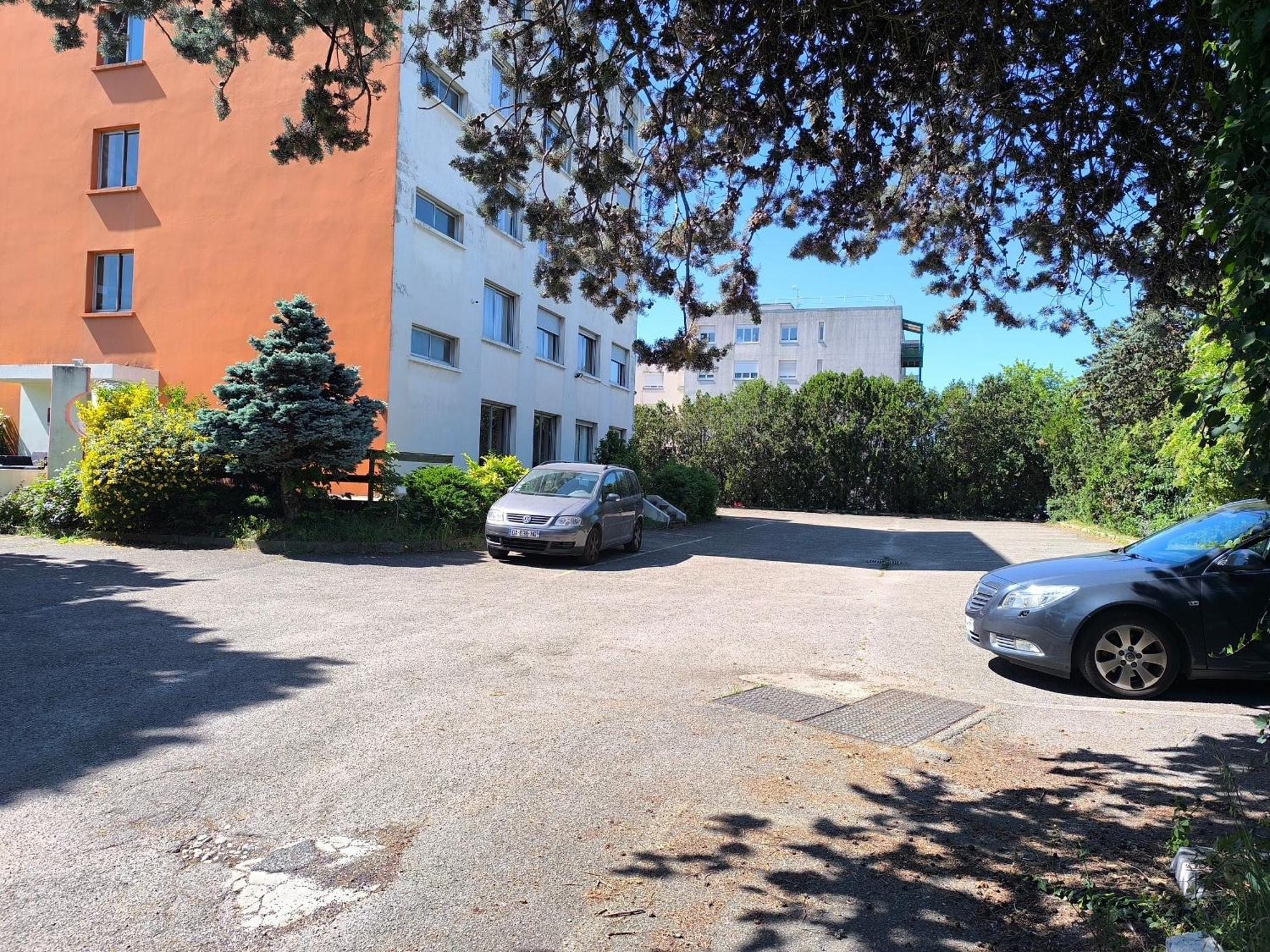Adonis Lyon Est Hôtel Artys Saint-Priest-en-Jarez Exterior foto