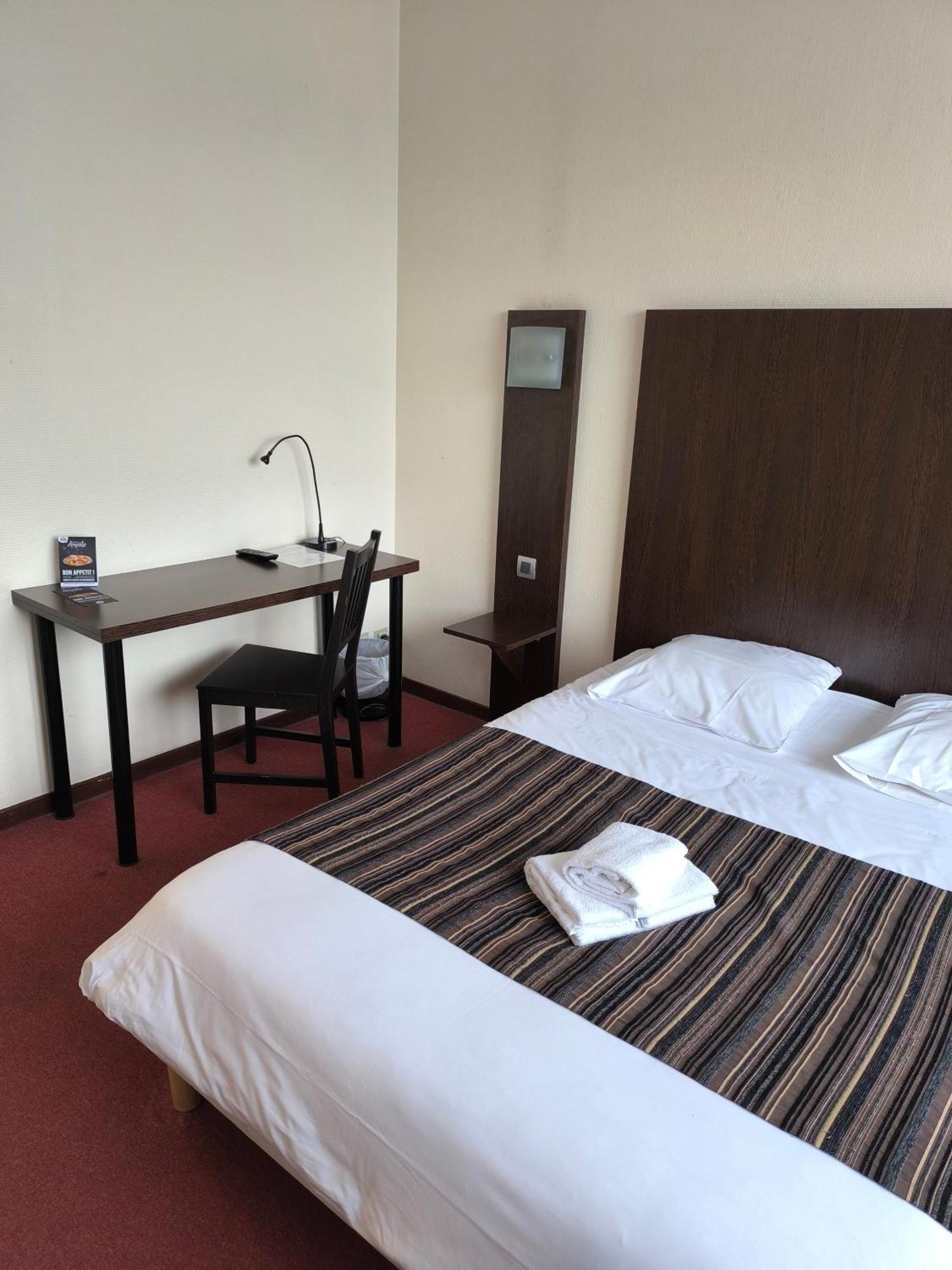 Adonis Lyon Est Hôtel Artys Saint-Priest-en-Jarez Exterior foto