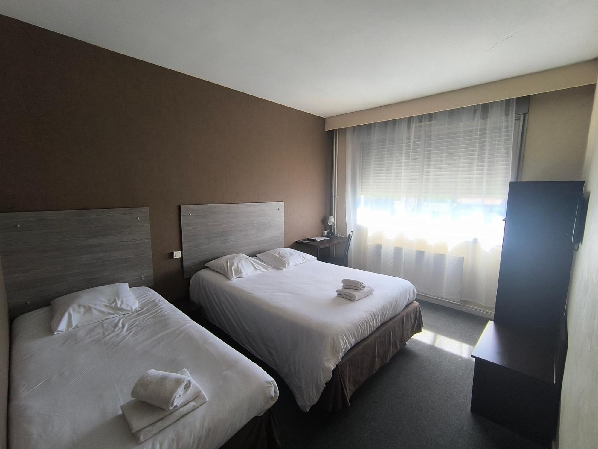 Adonis Lyon Est Hôtel Artys Saint-Priest-en-Jarez Exterior foto